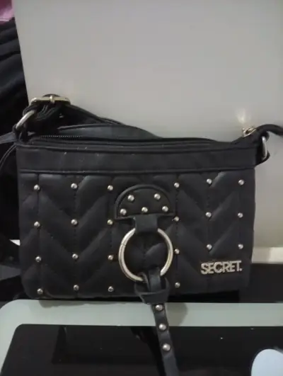 Cartera negra con tachas Secret - miniatura 1