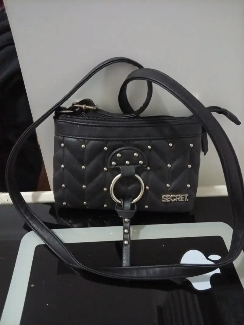 Cartera negra con tachas Secret - 2