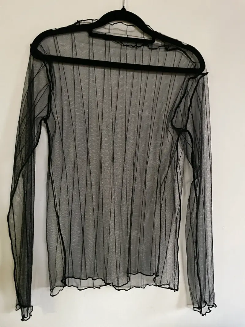 Blusa transparente negra de malla - 6