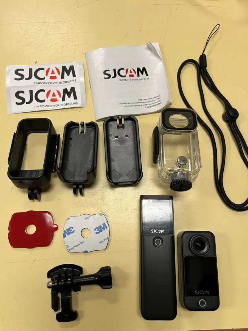 Cámara Deportiva SJCAM C300 4K con Accesorios - 1