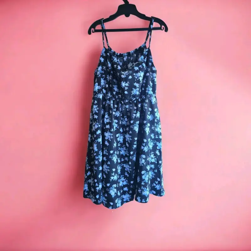 Vestido floral veraniego con tirantes - 3