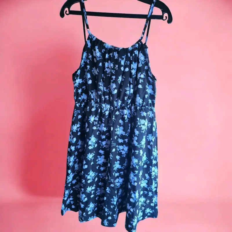 Vestido floral veraniego con tirantes - 4