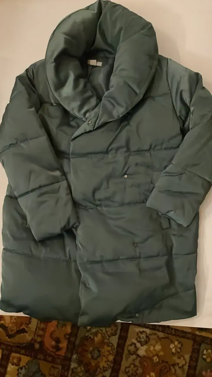 Abrigo acolchado verde oscuro para invierno - 1