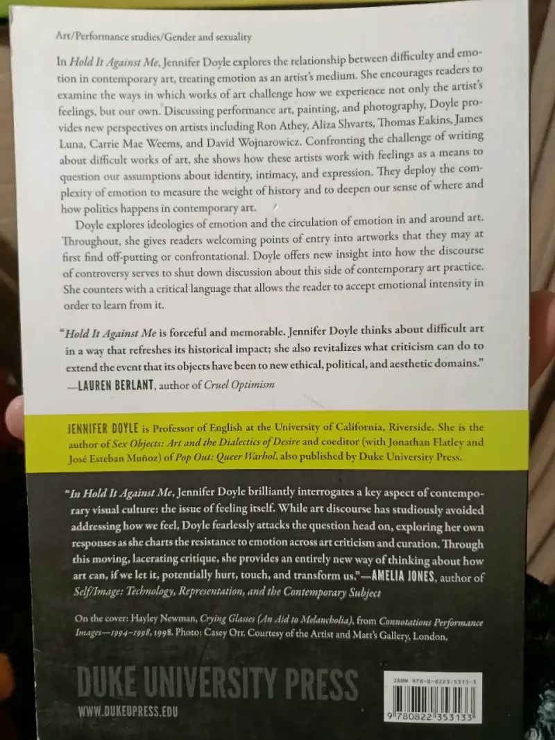 Libro 'Hold It Against Me' de Jennifer Doyle - 2
