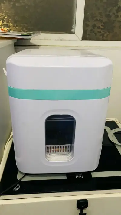 Mini refrigerador portátil compacto - miniatura 1