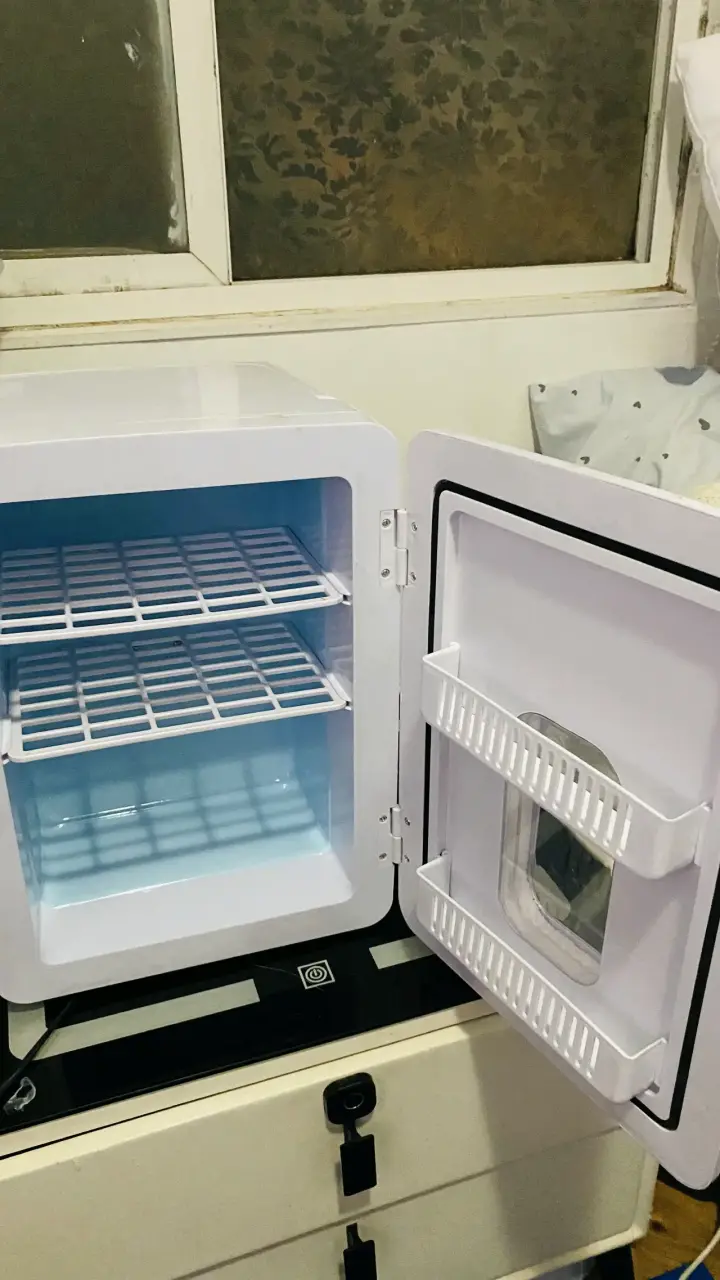 Mini refrigerador portátil compacto - 2