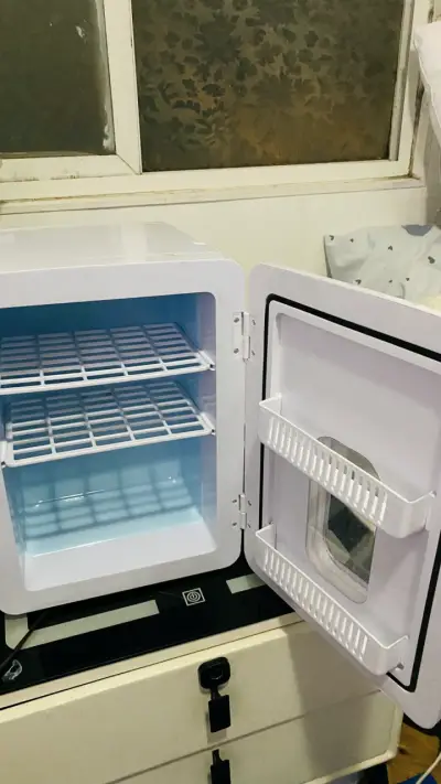 Mini refrigerador portátil compacto - miniatura 2