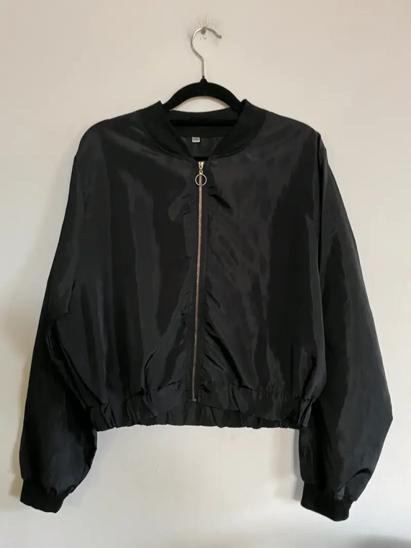 Chaqueta bomber negra con cierre metálico - 1