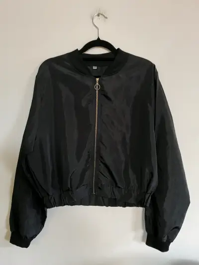 Chaqueta bomber negra con cierre metálico - miniatura 1