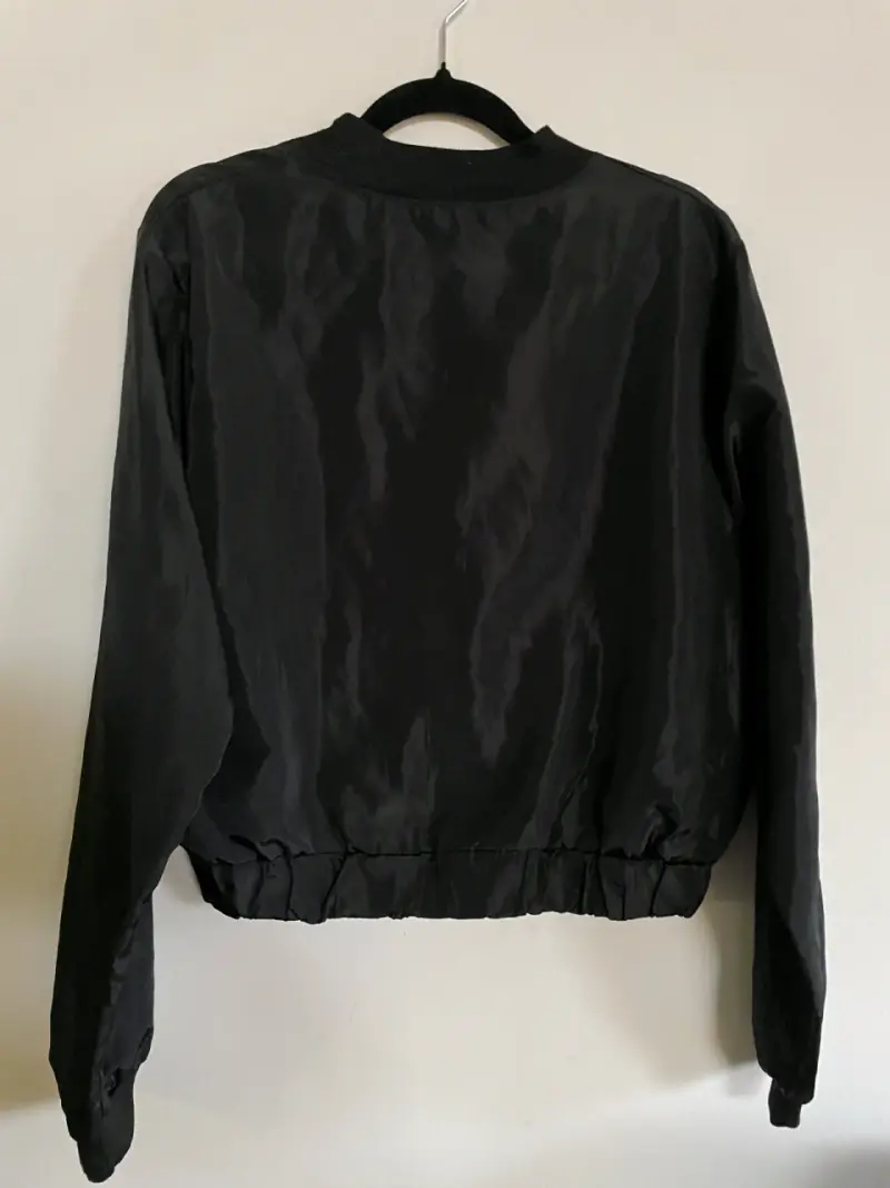 Chaqueta bomber negra con cierre metálico - 6