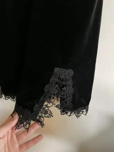 Vestido negro de encaje para mujer - miniatura 6