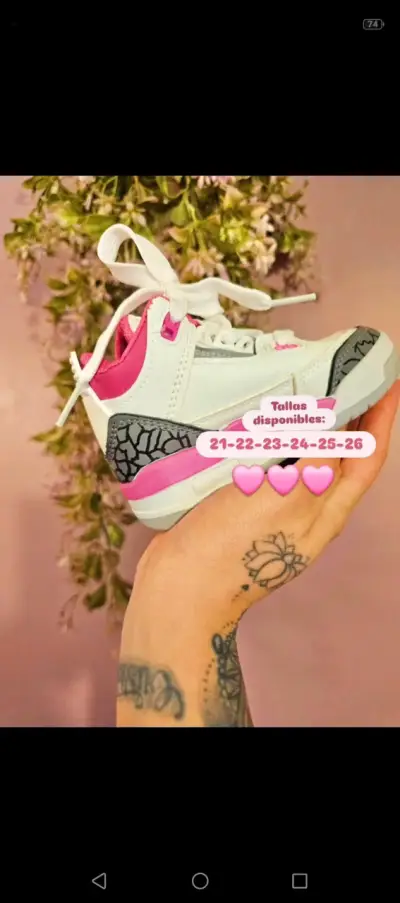 Zapatillas deportivas infantiles blancas y rosadas - miniatura 1