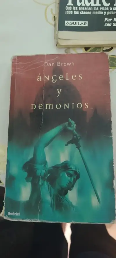 Libro Ángeles y Demonios de Dan Brown - miniatura 1