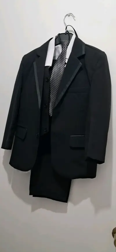 Traje formal para niño con corbata - miniatura 1