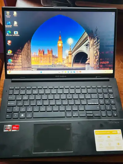 Laptop ASUS Vivobook con procesador AMD Ryzen - miniatura 2