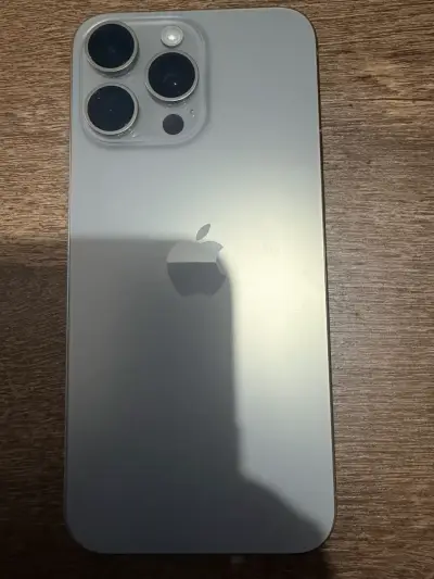 iPhone 15 Pro Max 256GB Plata en Buen Estado - miniatura 3
