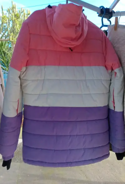 Chaqueta acolchada multicolor con capucha - miniatura 1