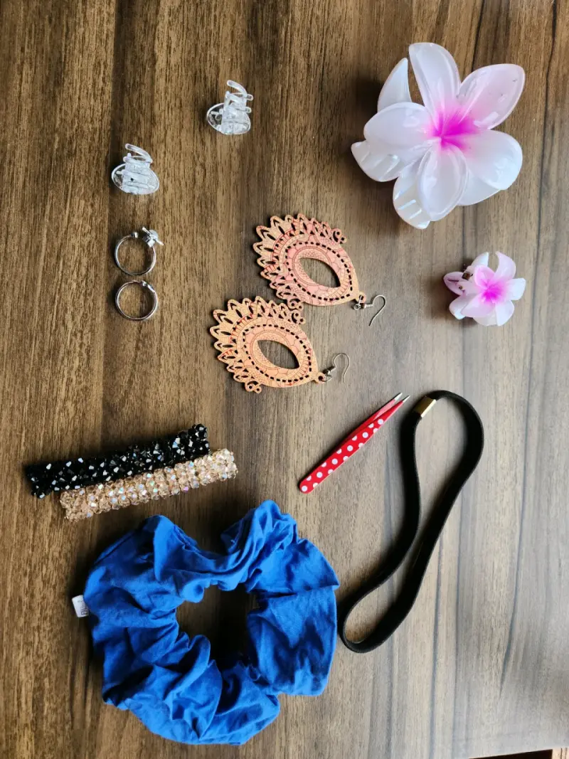Set de accesorios para el cabello y joyería