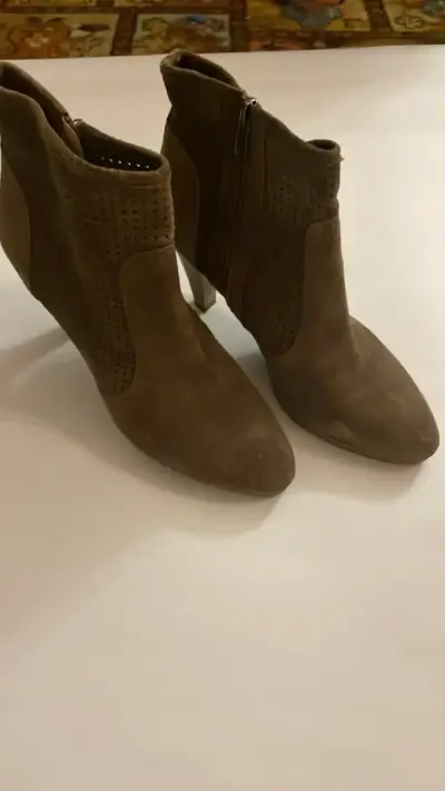 Botines de gamuza marrón con tacón alto - miniatura 1