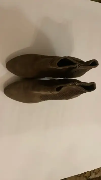 Botines de gamuza marrón con tacón alto - miniatura 3