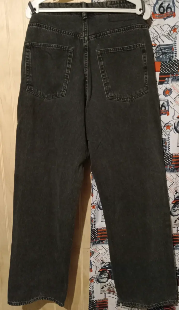 Jeans negros de mezclilla para hombre - 1