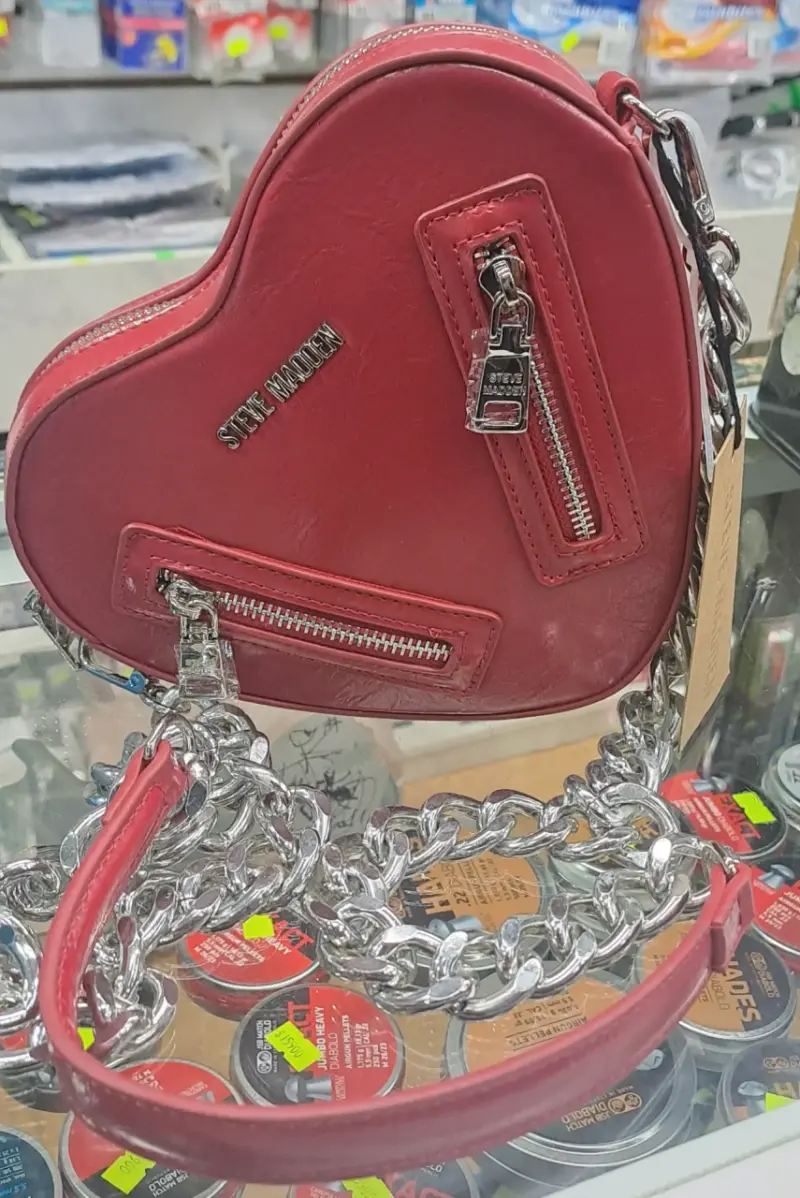 Cartera negra Guess con diseño grabado - 3