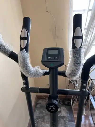 Bicicleta eliptica Bianchi modelo E-900 NUEVA - miniatura 5
