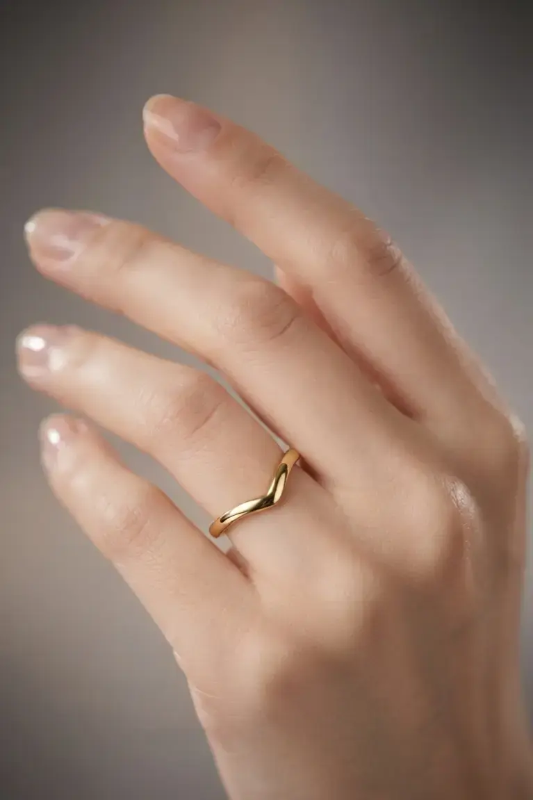 Anillo Alianza "Abrazo en V" - 2