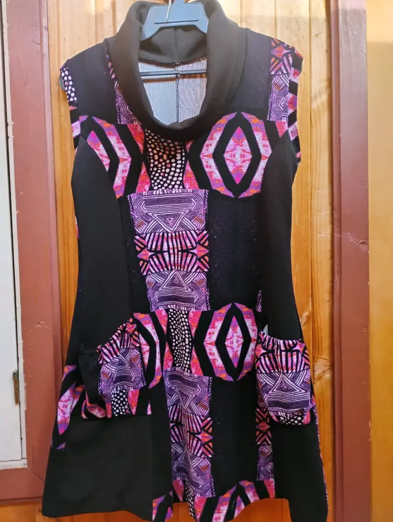 Polera sin mangas con diseño colorido - 3