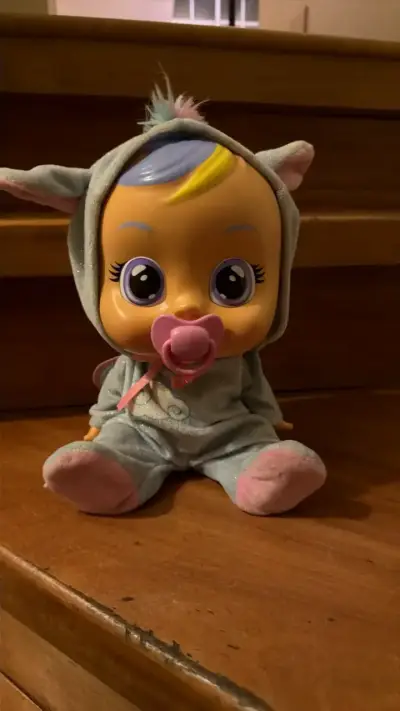Muñeca Cry Babies con chupete y pijama - miniatura 1