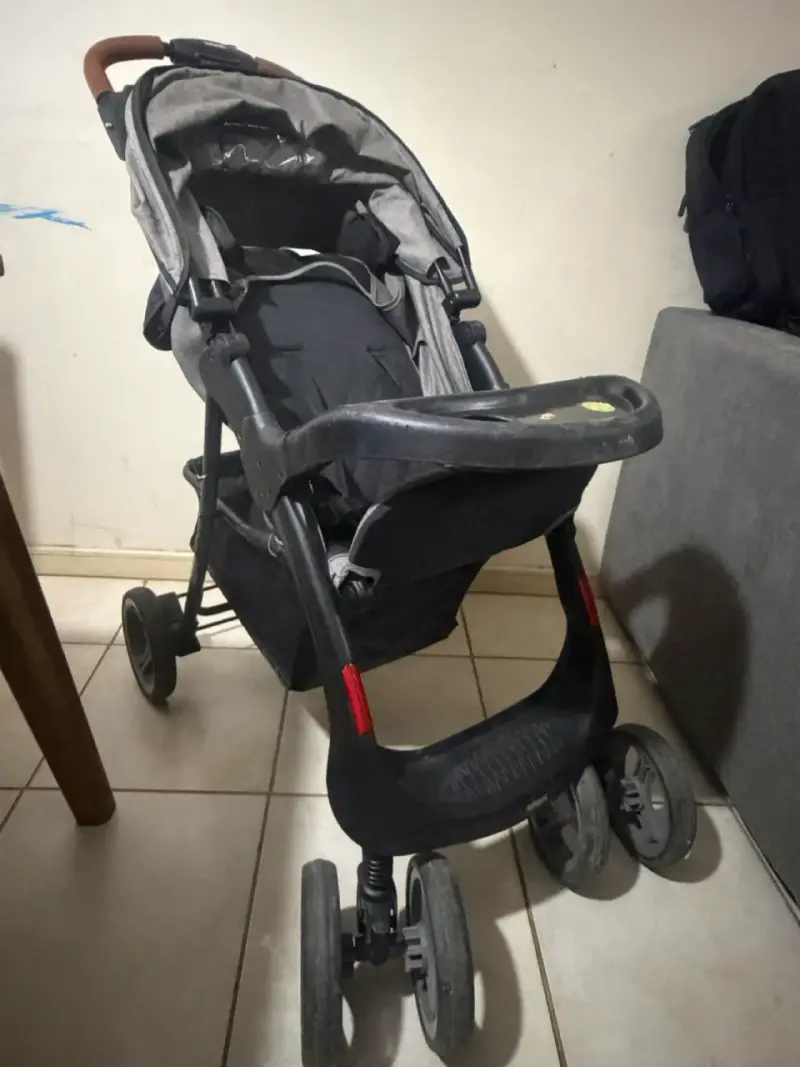 Coche de bebé plegable con manillar ajustable - 1