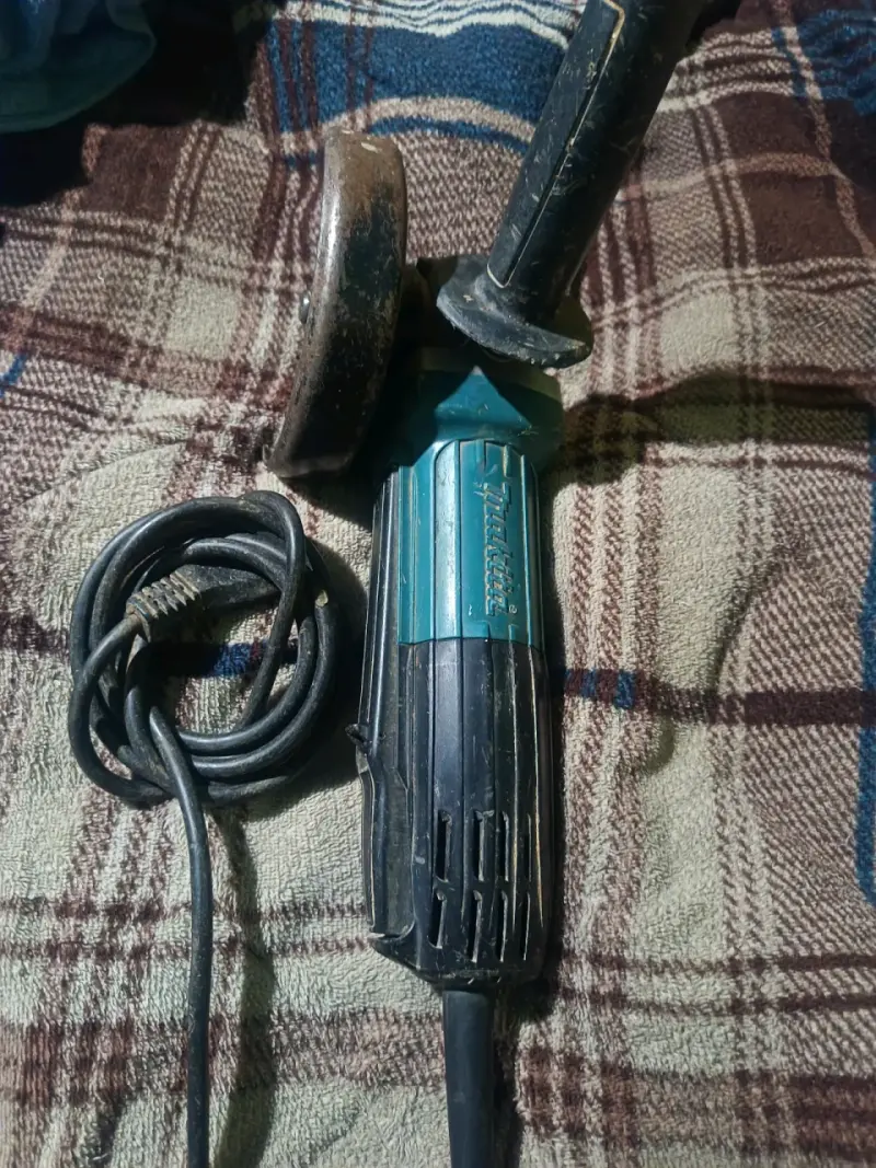 Esmeril angular Makita GA4534 115mm 720W - 1