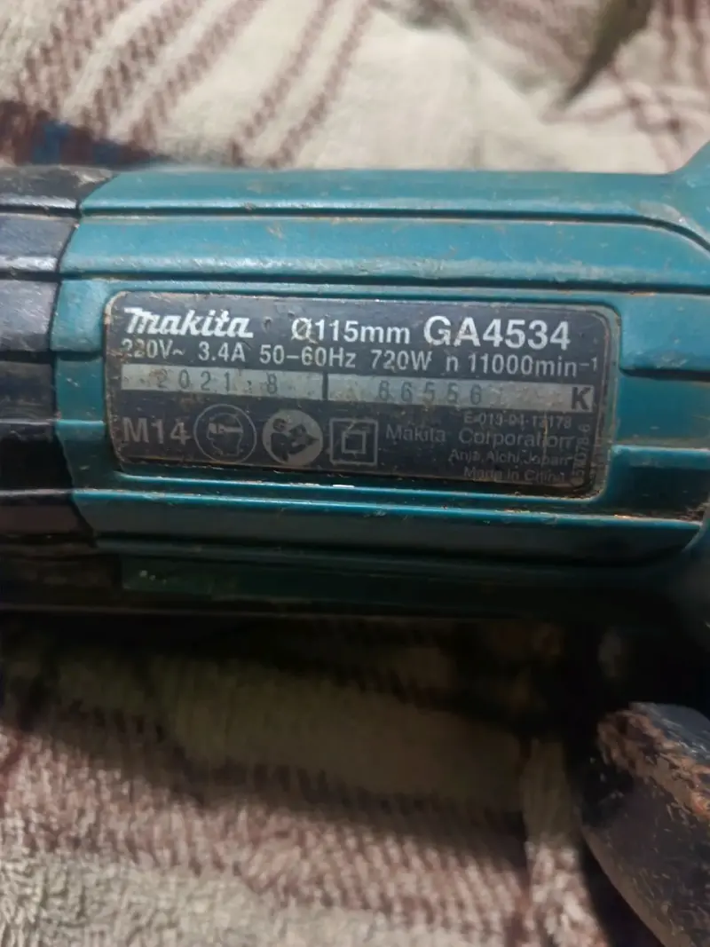 Esmeril angular Makita GA4534 115mm 720W - 2