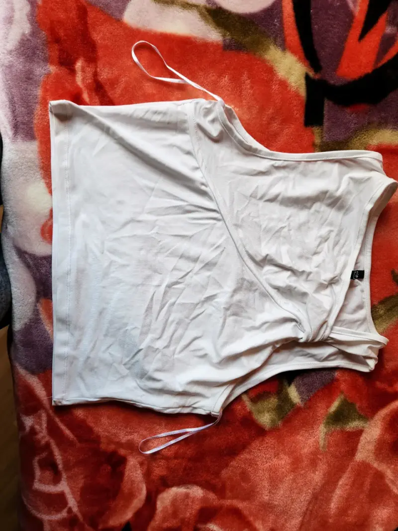 Top blanco sin mangas para mujer