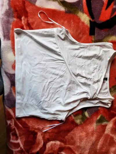 Top blanco sin mangas para mujer - miniatura 2