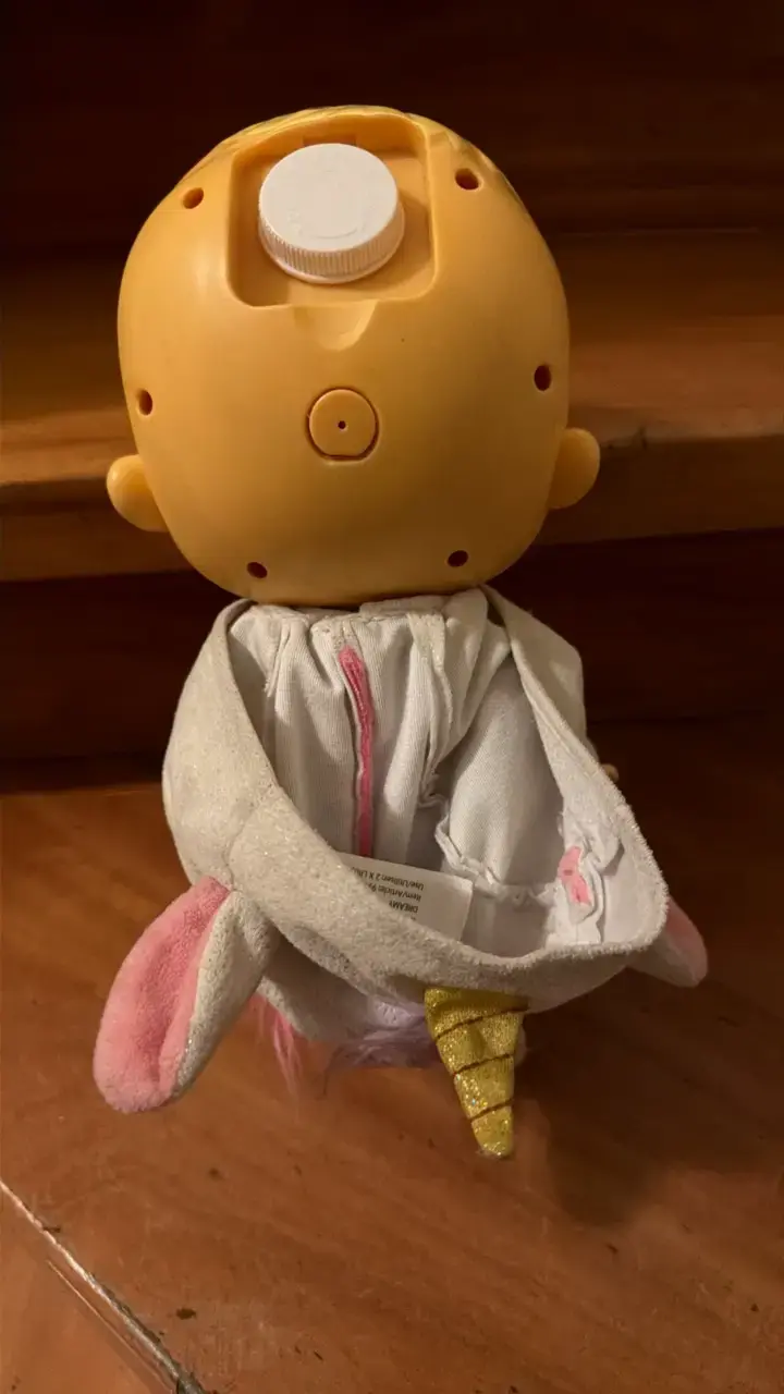 Muñeca interactiva con pijama y chupete - 2