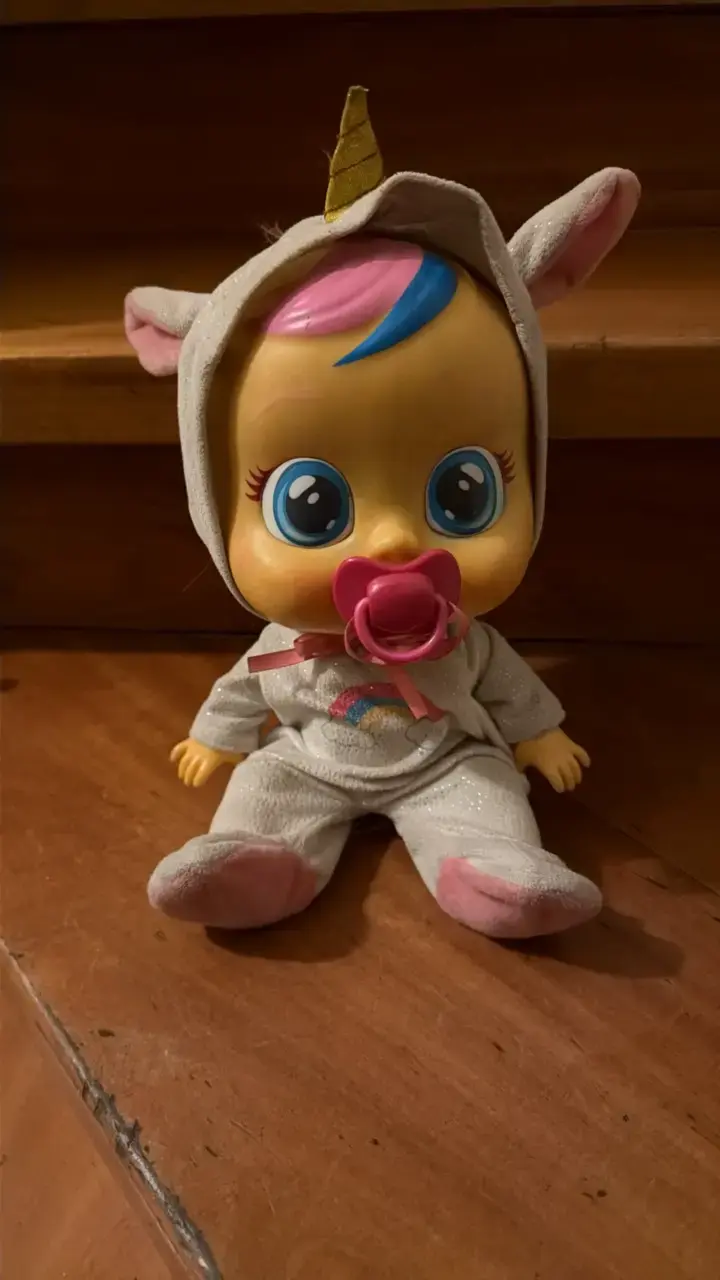 Muñeca interactiva con pijama y chupete - 3