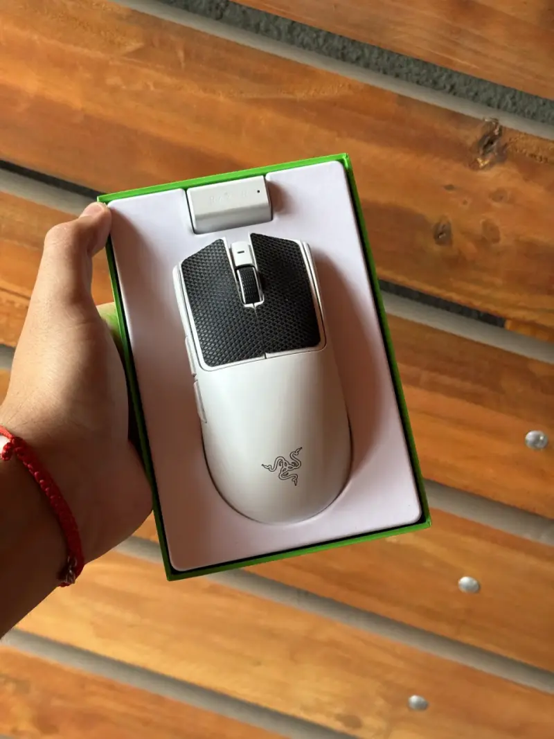 Razer Viper V3 Pro White Edition - 2