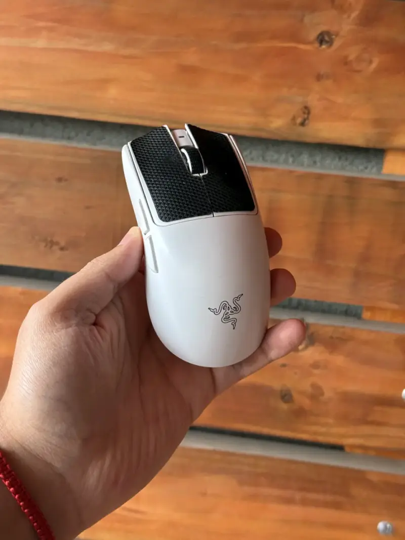 Razer Viper V3 Pro White Edition - 3