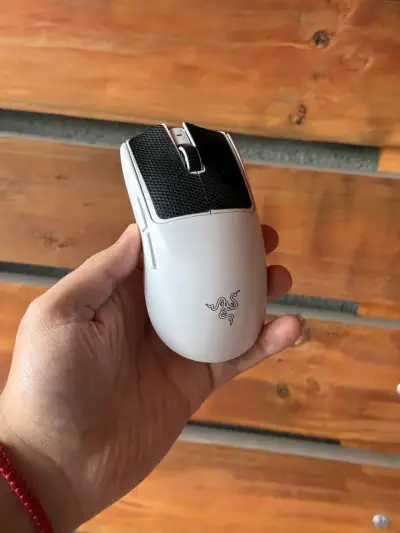 Razer Viper V3 Pro White Edition - miniatura 3
