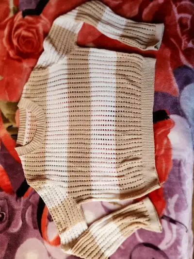 Suéter de punto beige para mujer - miniatura 1