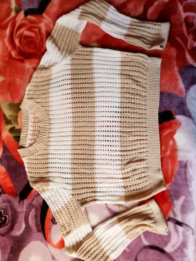 Suéter de punto beige para mujer - miniatura 2