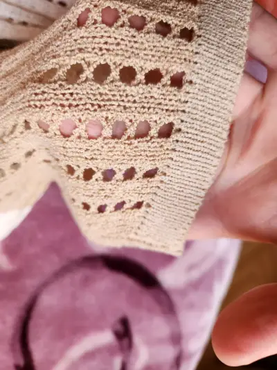Suéter de punto beige para mujer - miniatura 3