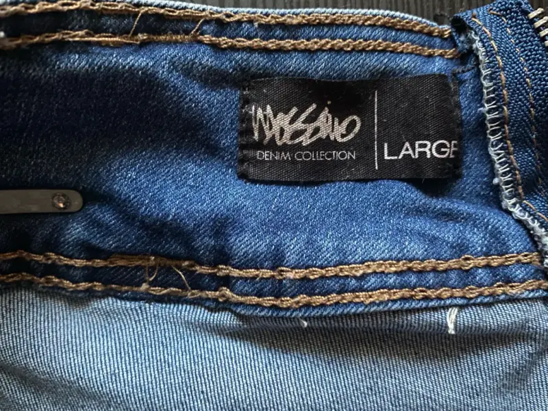 Falda short de mezclilla azul con bolsillos cargo - 3