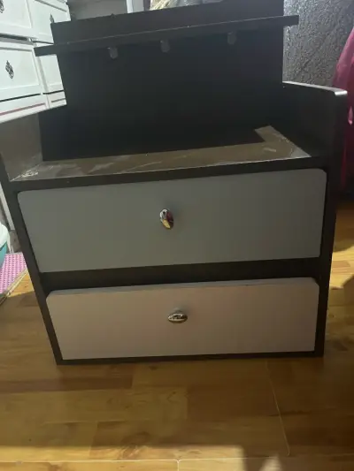 Cómoda de madera con dos cajones - miniatura 1