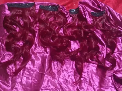 Extensiones de cabello rojo oscuro ondulado - miniatura 1