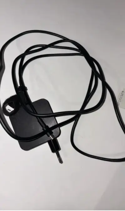 Laptop Asus ZenBook no enciende y cargador - miniatura 4