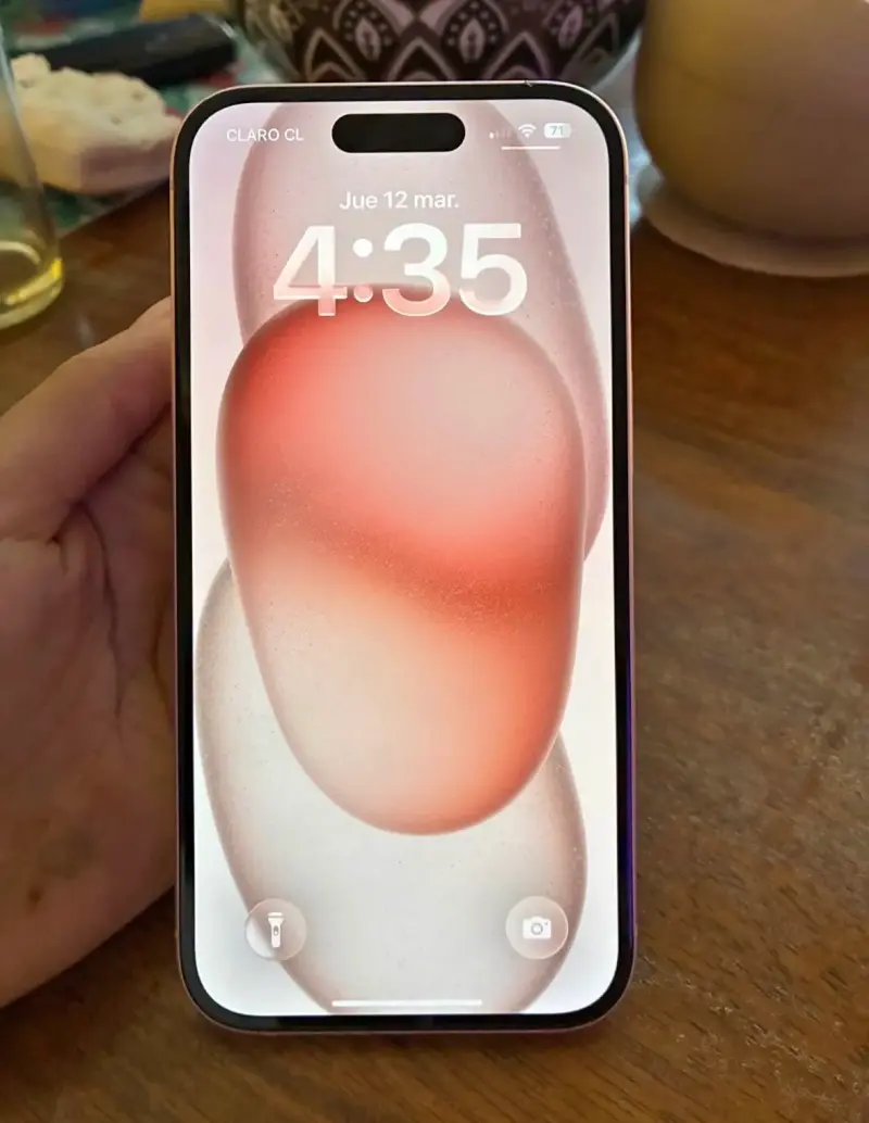 iPhone 15 en buen estado - 1