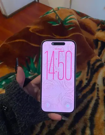 iPhone 15 en buen estado - miniatura 2