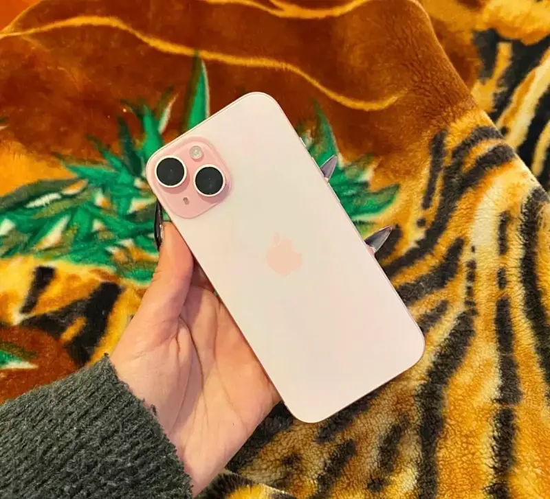 iPhone 15 en buen estado - 3